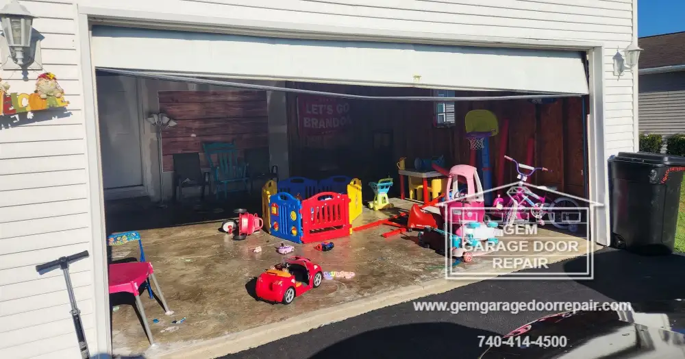 Emergency Fix: Safe & Smooth 16x7 Manual Door (Photo 1)