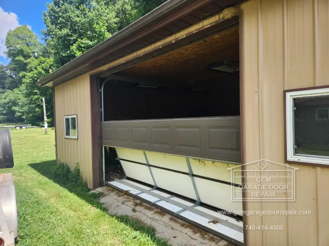 Tractor Bucket Accident Repair: Back on Track (Photo 1)