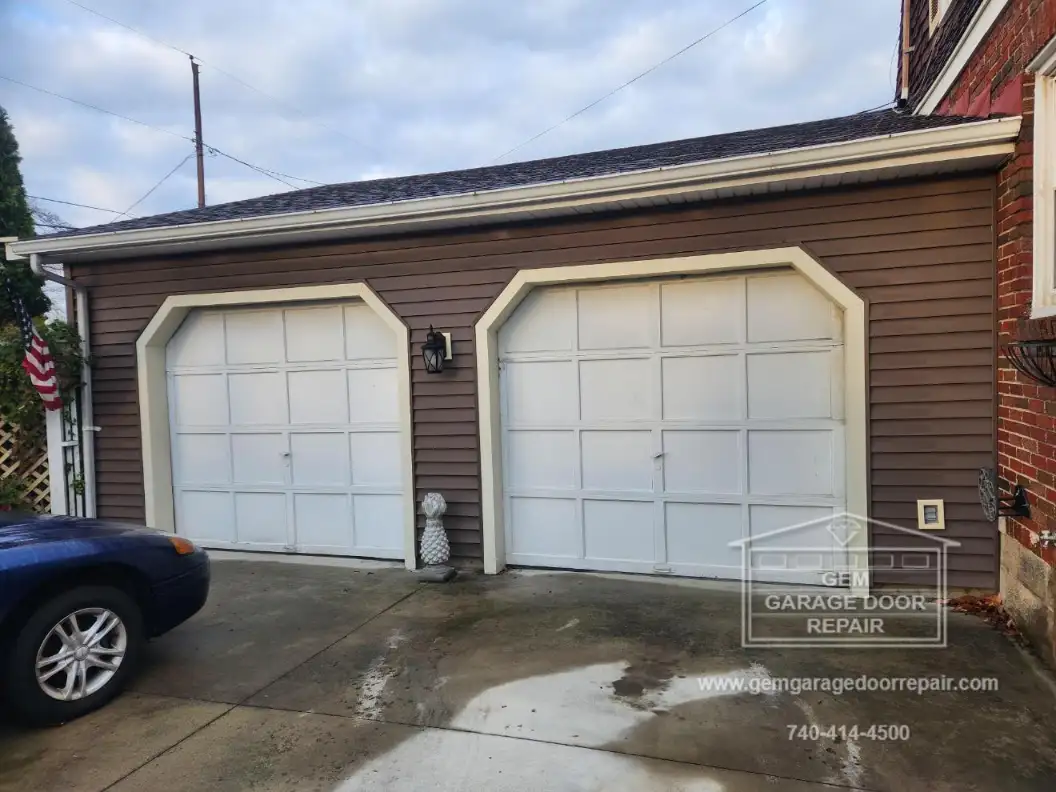 Transform Your Garage: Wood to Carriage Style (Photo 2)